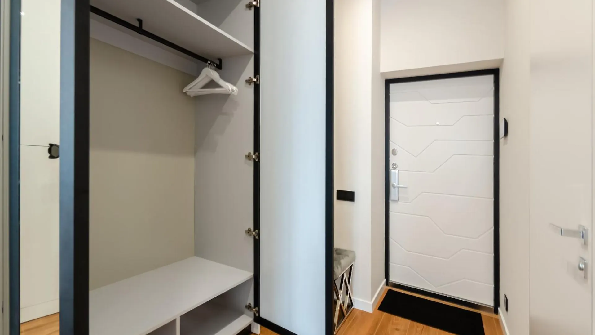 Petrovdom 2-5 New Apartment In Rc Novopecherski Lypky, 19B Andrii Verkhogliad Street Κίεβο